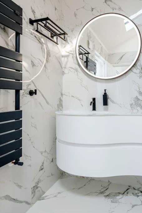 House 10 Mins To Tower Bridge Hot Tub & Parking Londres Exterior foto