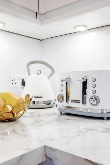 House 10 Mins To Tower Bridge Hot Tub & Parking Londres Exterior foto