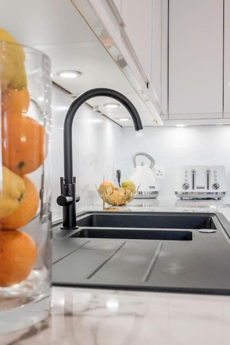 House 10 Mins To Tower Bridge Hot Tub & Parking Londres Exterior foto