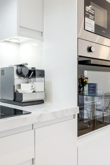 House 10 Mins To Tower Bridge Hot Tub & Parking Londres Exterior foto